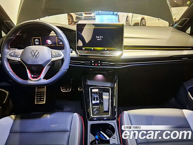 Volkswagen Golf — interior