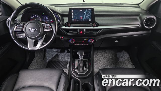 Kia K3 — interior