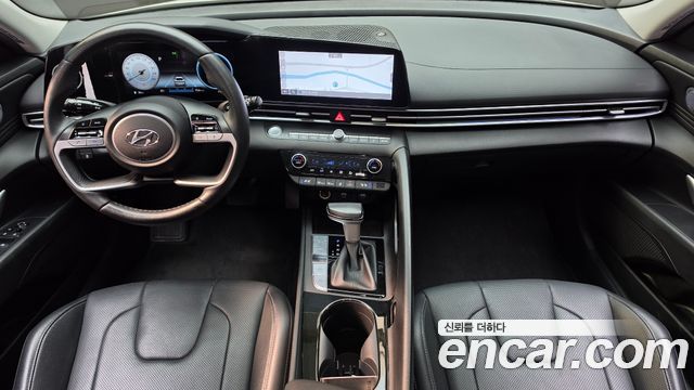 Hyundai Avante — interior