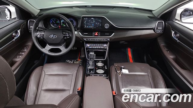Hyundai Grandeur — interior