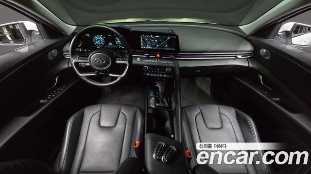 Hyundai Avante — interior