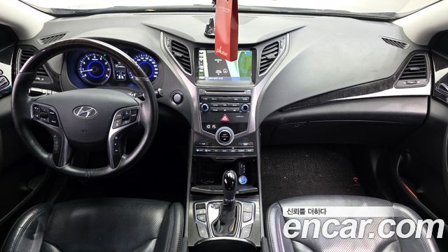 Hyundai Grandeur — interior