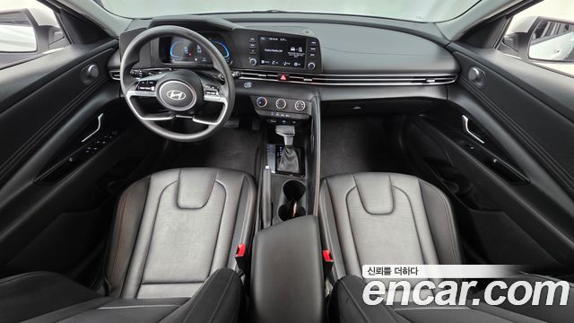 Hyundai Avante — interior