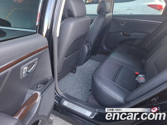 Hyundai Grandeur — interior