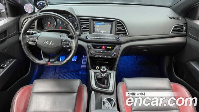 Hyundai Avante — interior