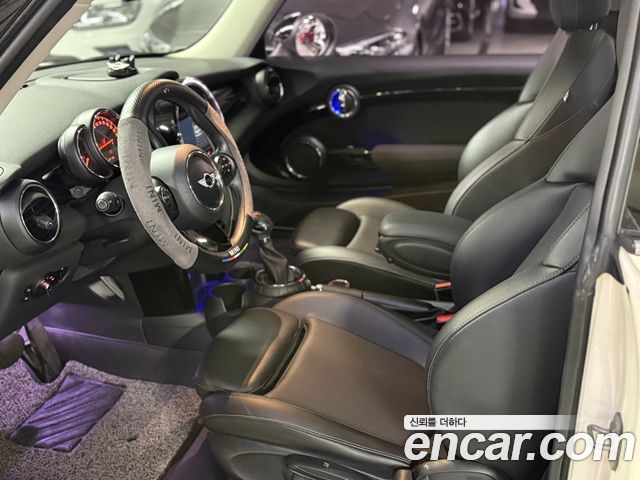 MINI Cooper — interior