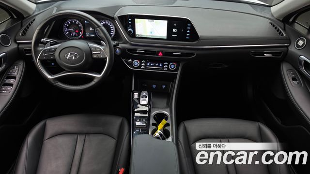 Hyundai Sonata — interior