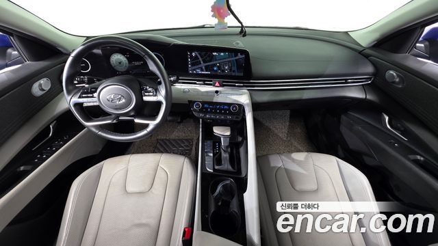 Hyundai Avante — interior