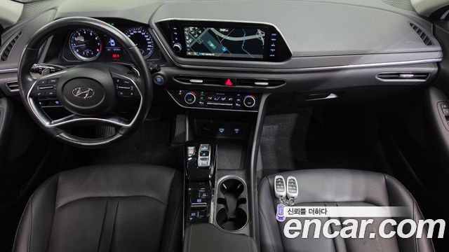 Hyundai Sonata — interior