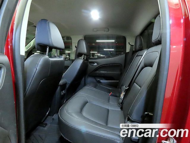 Chevrolet Korea Colorado — interior