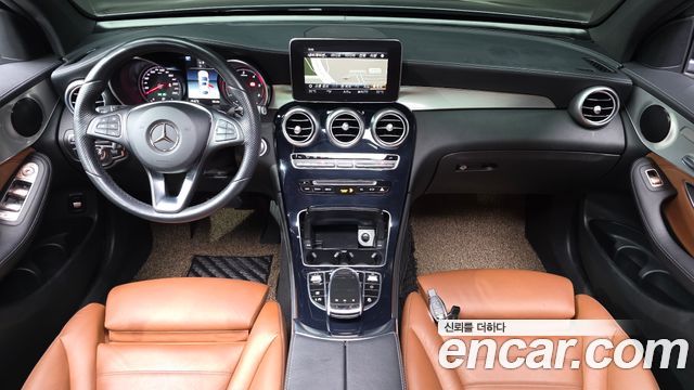 Mercedes-Benz GLC-Class — interior