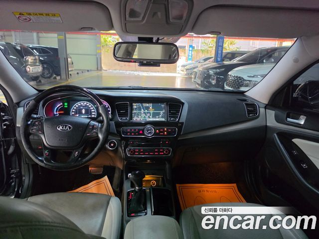 Kia K7 — interior