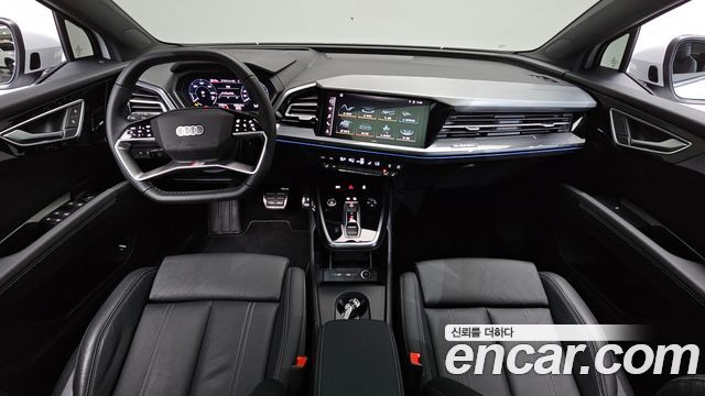 Audi Q4 e-tron — interior