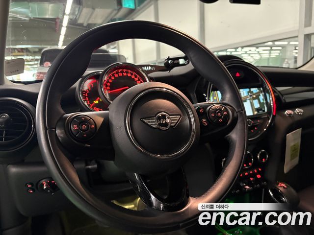 MINI Cooper — interior