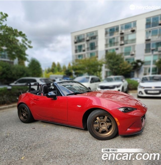 Mazda MX-5 MIATA — exterior