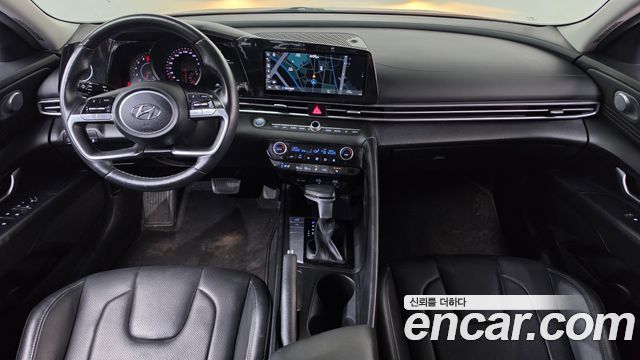 Hyundai Avante — interior