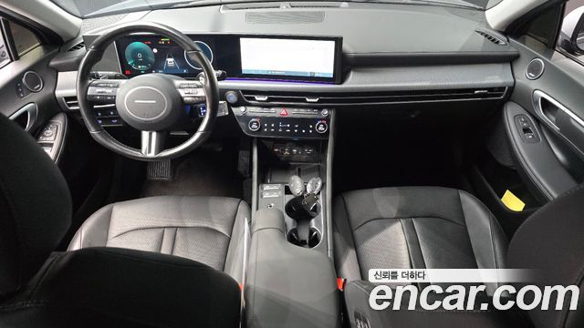Hyundai Sonata — interior