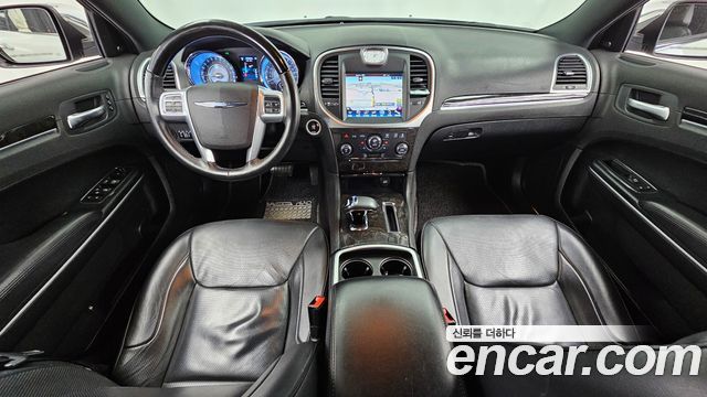 Chrysler 300C — interior