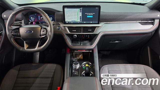 Ford Explorer — interior
