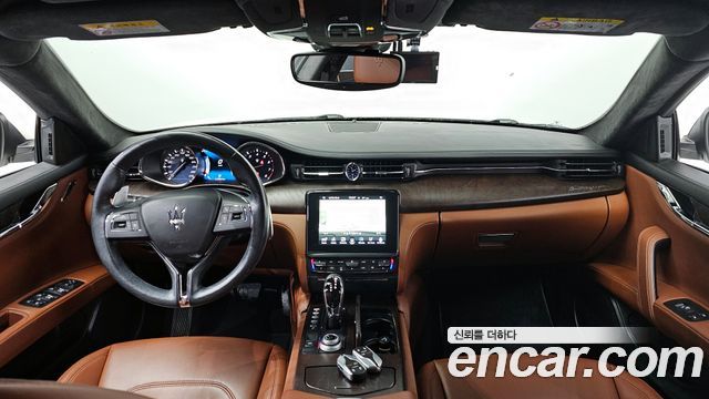 Maserati Quattroporte — interior