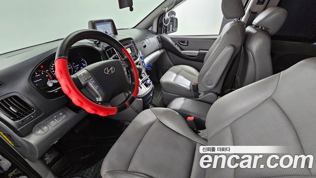Hyundai Starex — interior