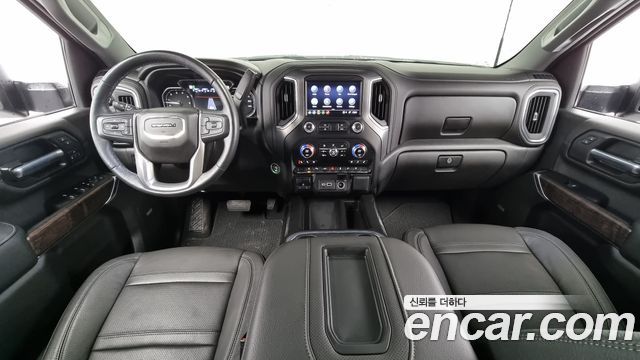 GMC Sierra — interior