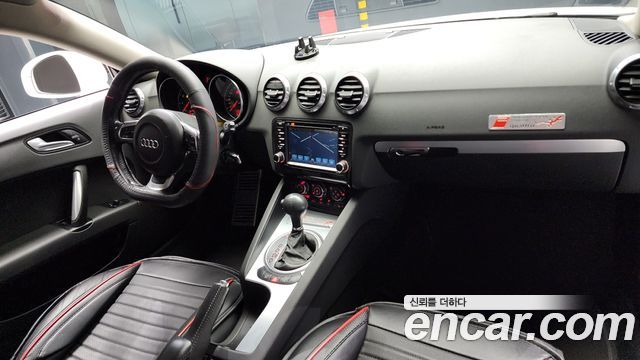 Audi TT — interior