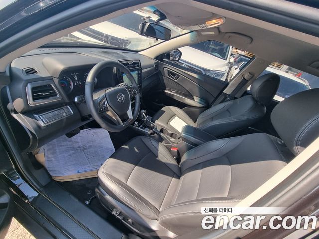 KG Mobility Tivoli — interior