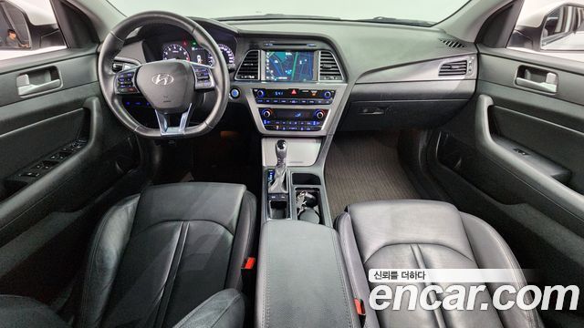 Hyundai Sonata — interior