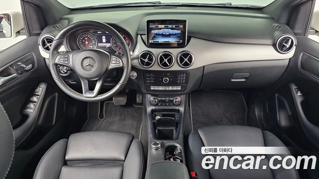 Mercedes-Benz B-Class — interior