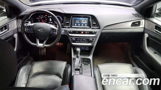 Hyundai Sonata — interior
