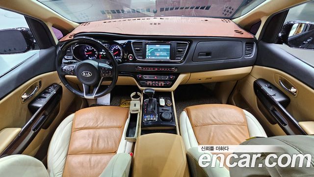 Kia Carnival — interior