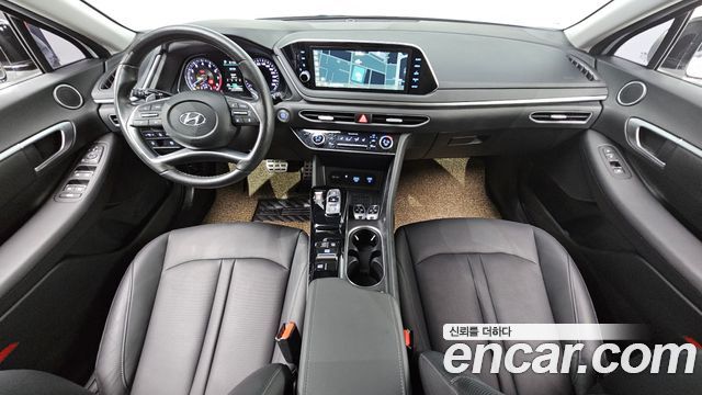 Hyundai Sonata — interior