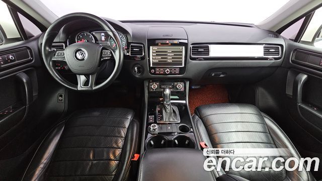 Volkswagen Touareg — interior