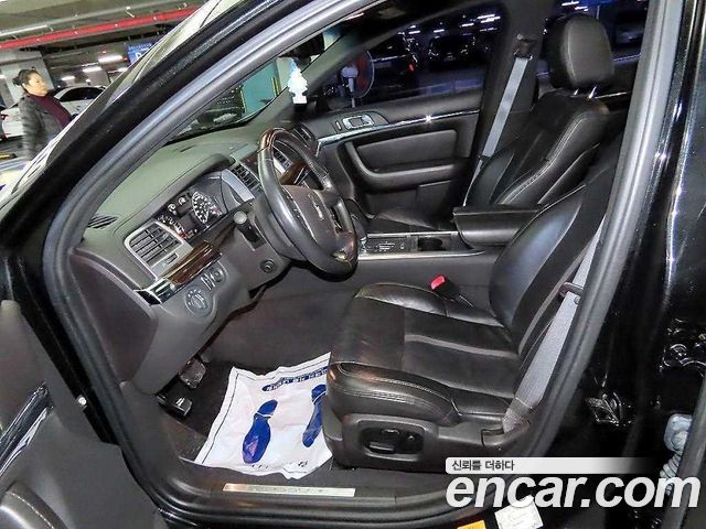 Lincoln MKS — interior