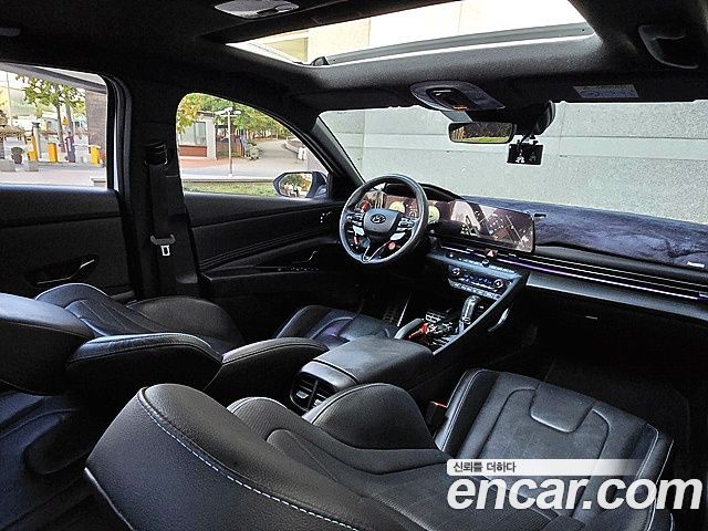 Hyundai Avante — interior