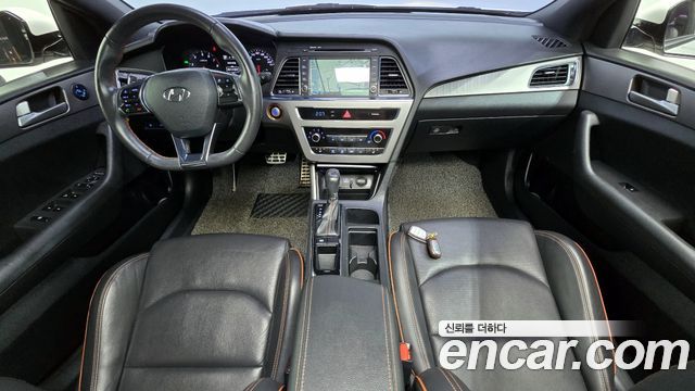 Hyundai Sonata — interior