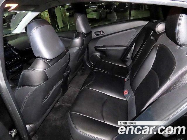 Toyota Prius — interior