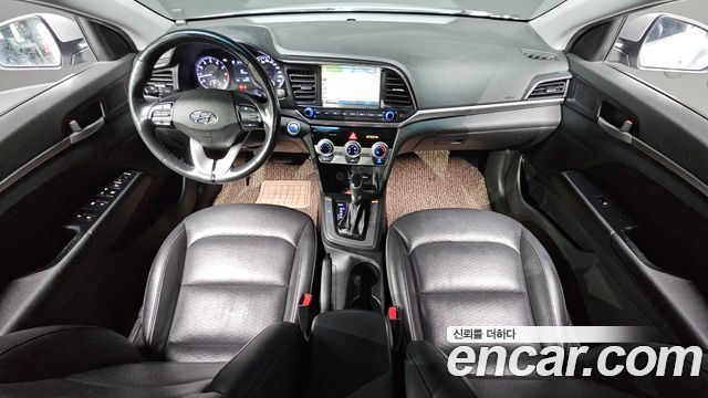 Hyundai Avante — interior