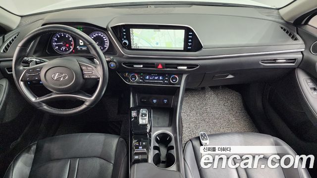 Hyundai Sonata — interior