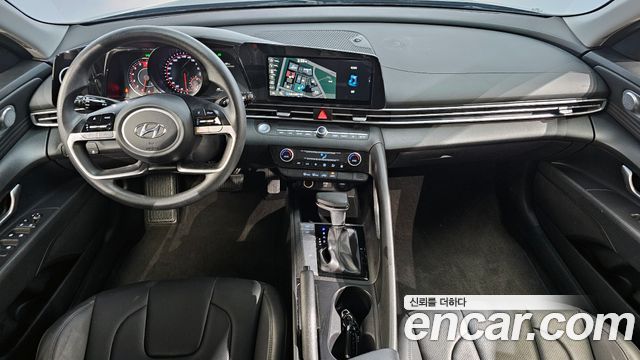 Hyundai Avante — interior