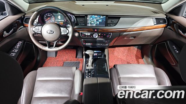 Kia K7 — interior