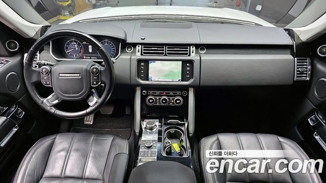 Land Rover Range Rover — interior