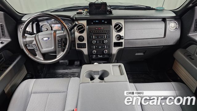 Ford F-150 — interior