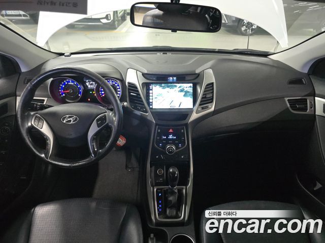 Hyundai Avante — interior