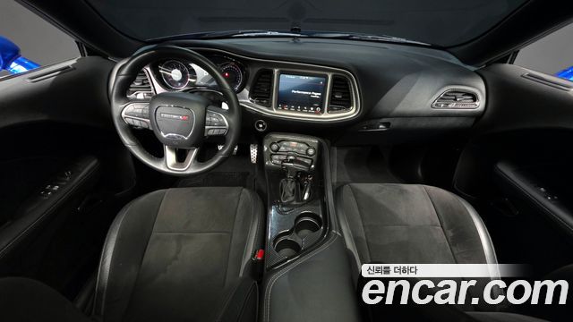 Dodge Challenger — interior