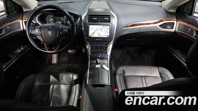 Lincoln MKZ — interior