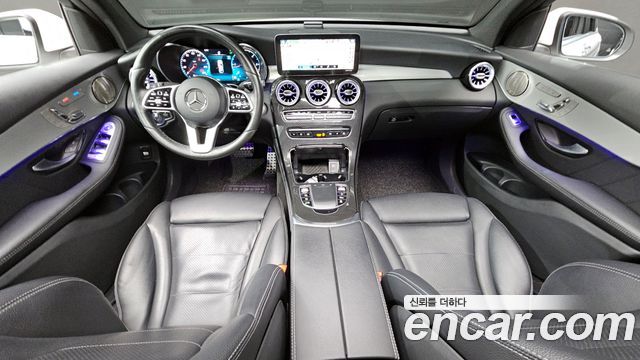 Mercedes-Benz GLC-Class — interior