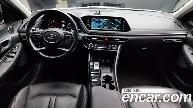 Hyundai Sonata — interior