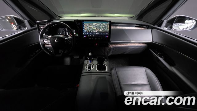 Lexus LM — interior